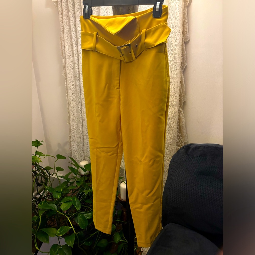 New York & Company 7TH Avenue Design Studio Yellow Pants With Front Flap & Belt